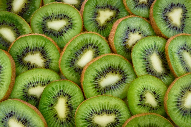 sliced-kiwi-fruits-867349